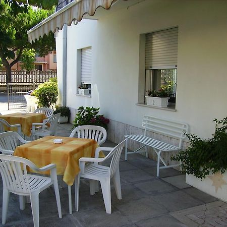Hotel Villa Tua Riccione Exterior foto